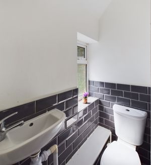 upstairs toilet - click for photo gallery
